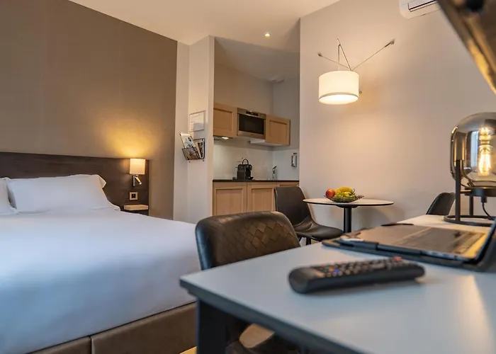 Five Centre Apartment